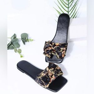 Really cute slide sandals!